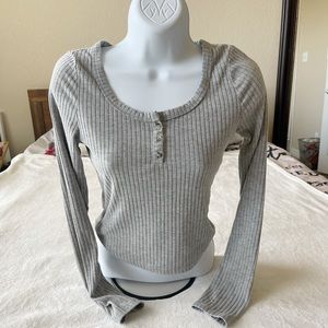 Grey Long Sleeve Ribbed Buttoned Crop top